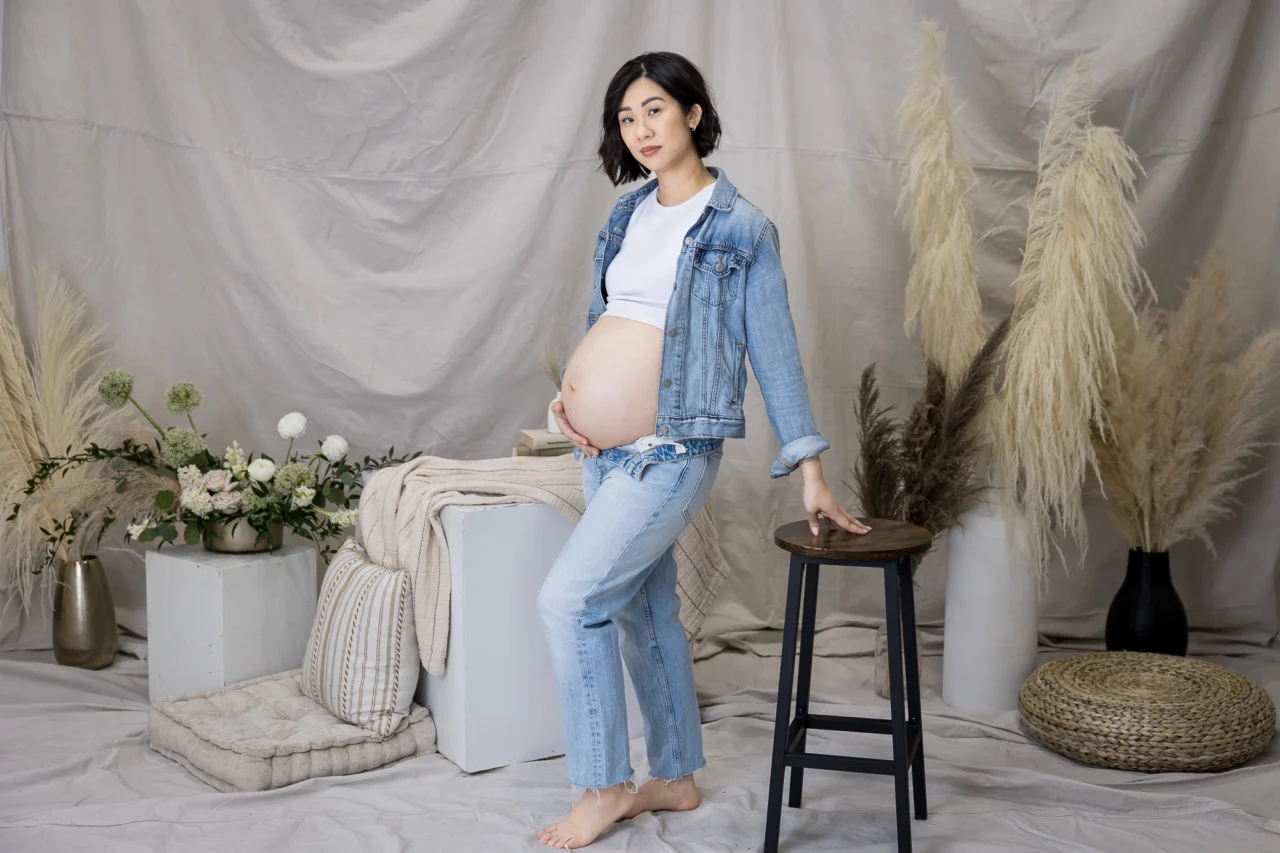 Maternity portrait of mom in denim by Edmonton family photographer Paper Bunny Studios