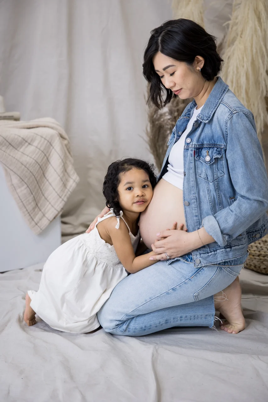 Maternity portrait of mom & daughter in denim by Edmonton family photographer Paper Bunny Studios