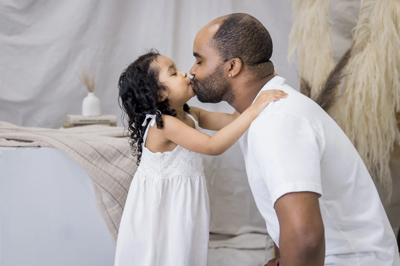 Cute portrait of dad & daughter kissing by Edmonton family photographer Paper Bunny Studios