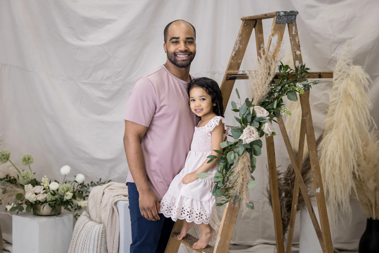 Portrait of dad & daughter by Edmonton family photographer Paper Bunny Studios