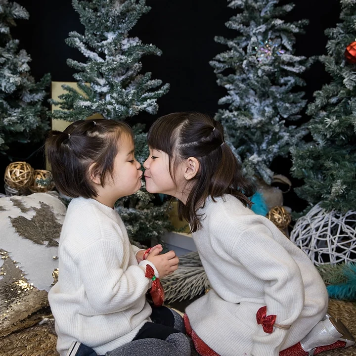 Edmonton Christmas mini session - sisters being affectionate by Paper Bunny Studios