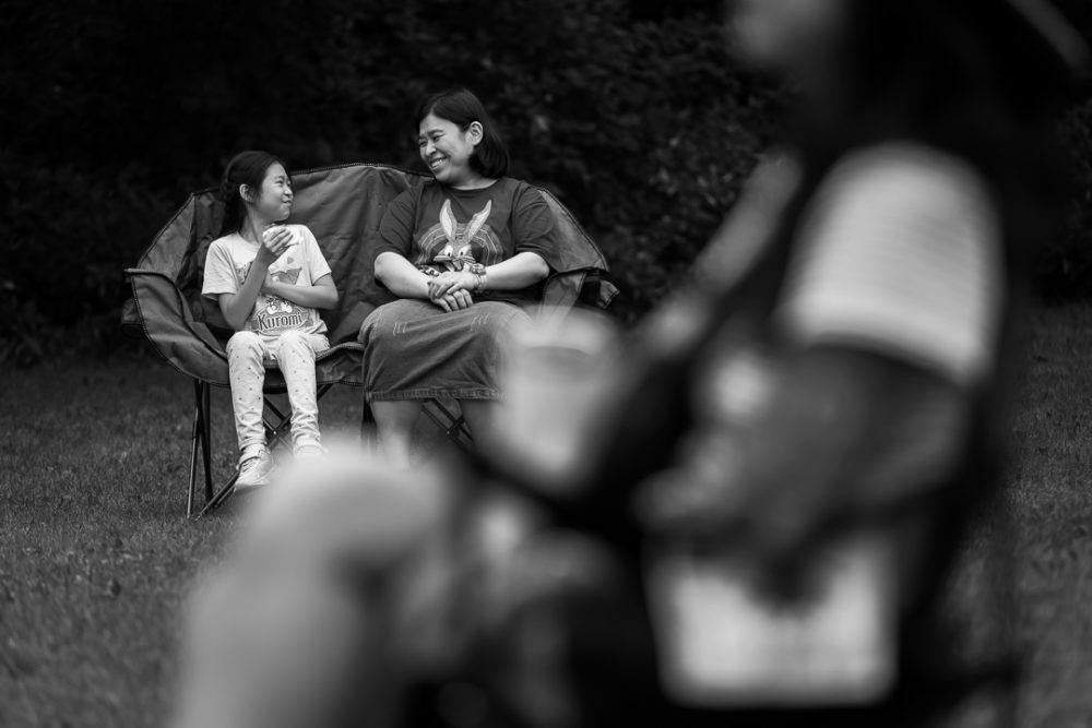 Documentary family reunion photography of adult & kid enjoying time together by Paper Bunny Studios Edmonton