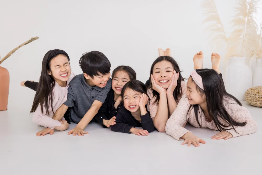 Extended family studio photo of all the cousins by Paper Bunny Studios