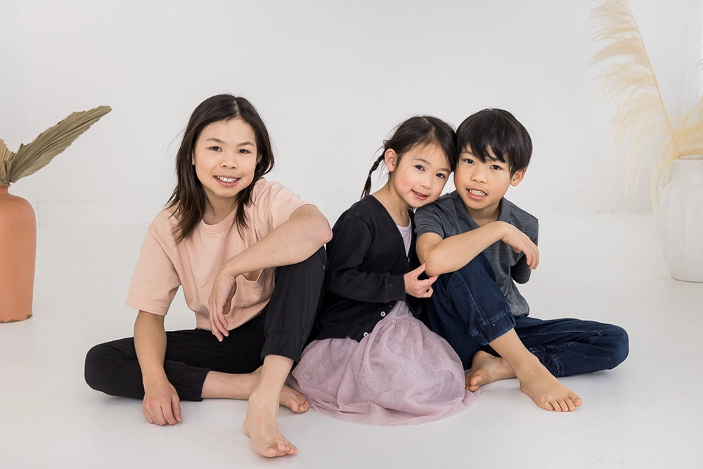 Sibling love  by Edmonton Family Photographer Paper Bunny Studios