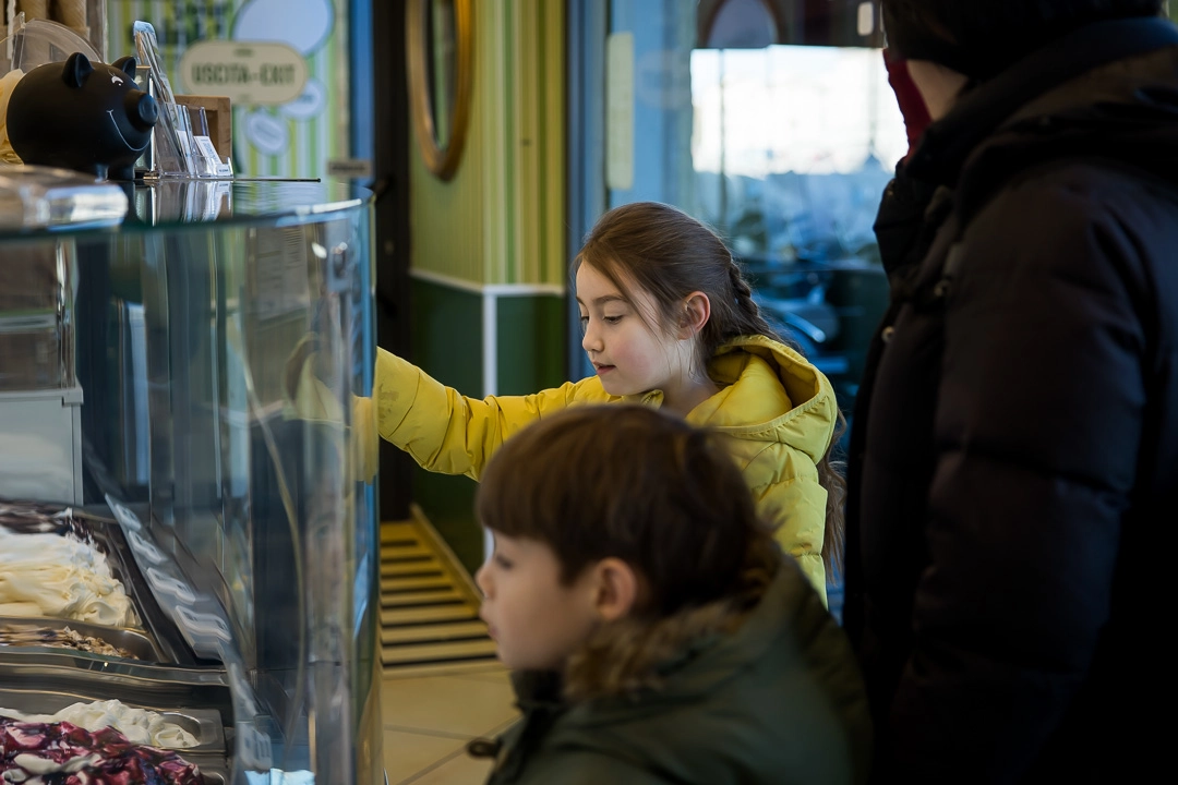 Kids getting gelato in Florence by Edmonton family photographer Paper Bunny Studios