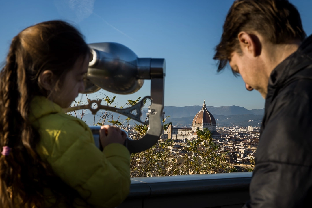 Dad and daughter looking over Florence skyline by Edmonton documentary family photographer Paper Bunny Studios