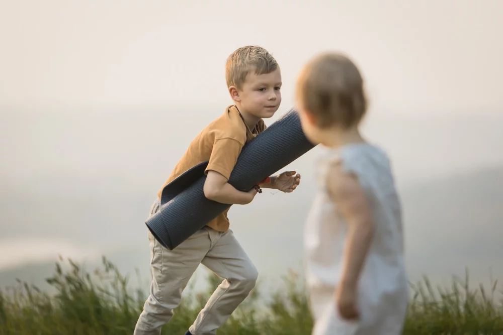 outdoor yoga family photo session by Paper Bunny Studios