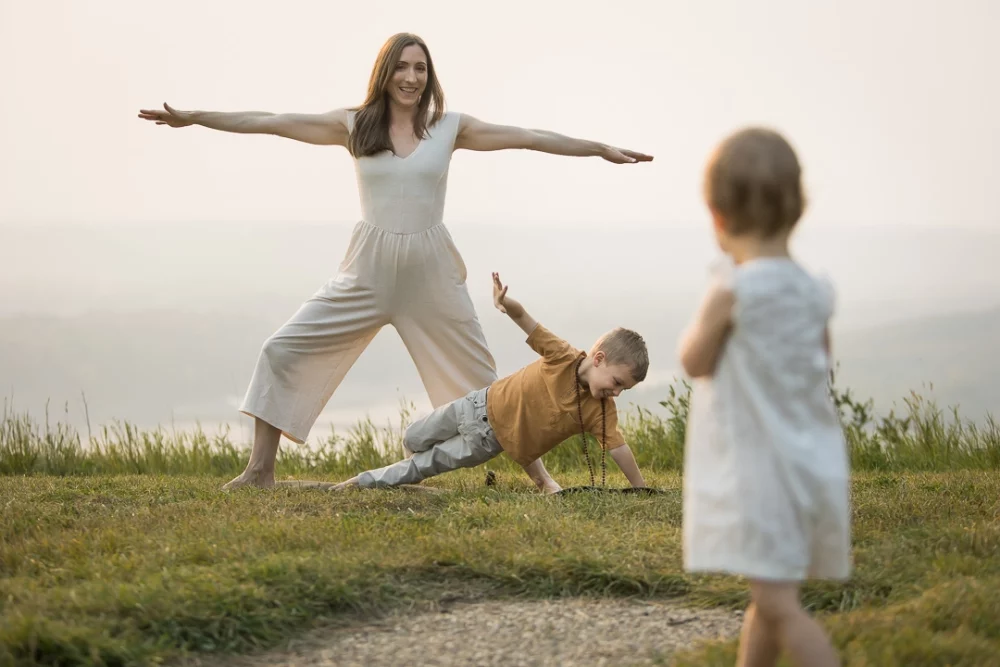 outdoor yoga family photo session by Paper Bunny Studios