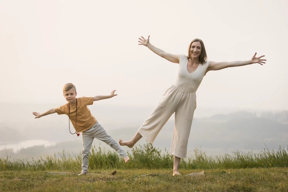 outdoor yoga family photo session by Paper Bunny Studios