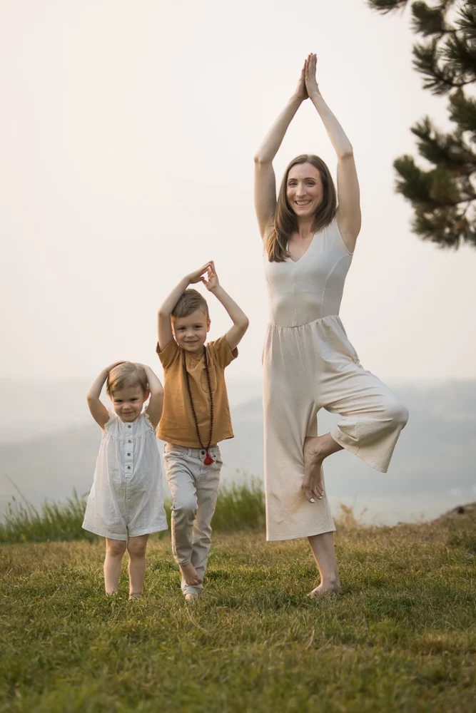 outdoor yoga family photo session by Paper Bunny Studios