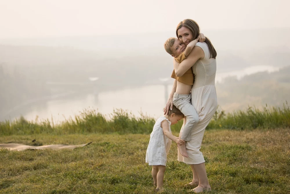 outdoor yoga family photo session by Paper Bunny Studios