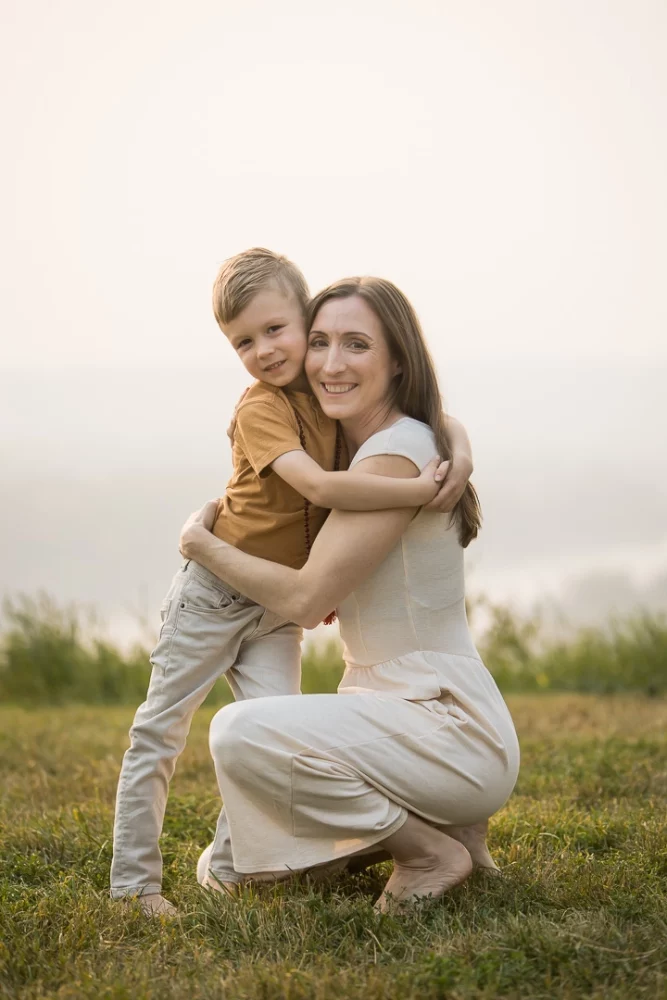 outdoor yoga family photo session by Paper Bunny Studios