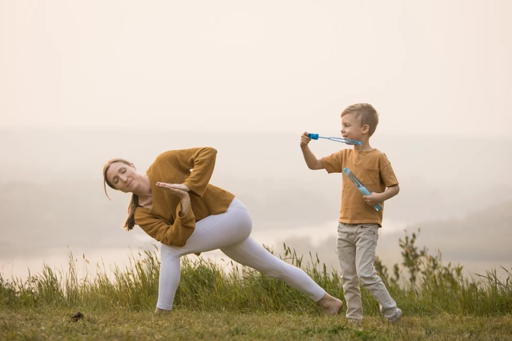 outdoor yoga family photo session by Paper Bunny Studios