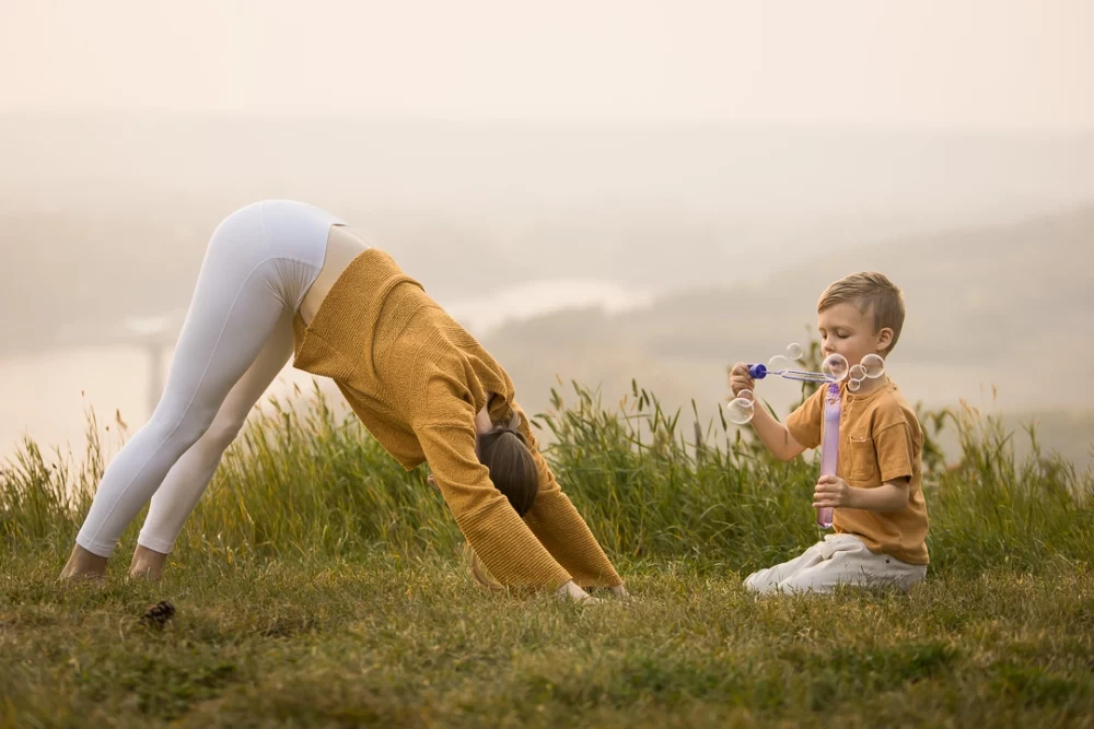 outdoor yoga family photo session by Paper Bunny Studios