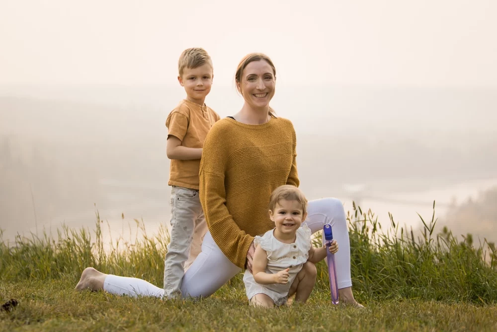 outdoor yoga family photo session by Paper Bunny Studios