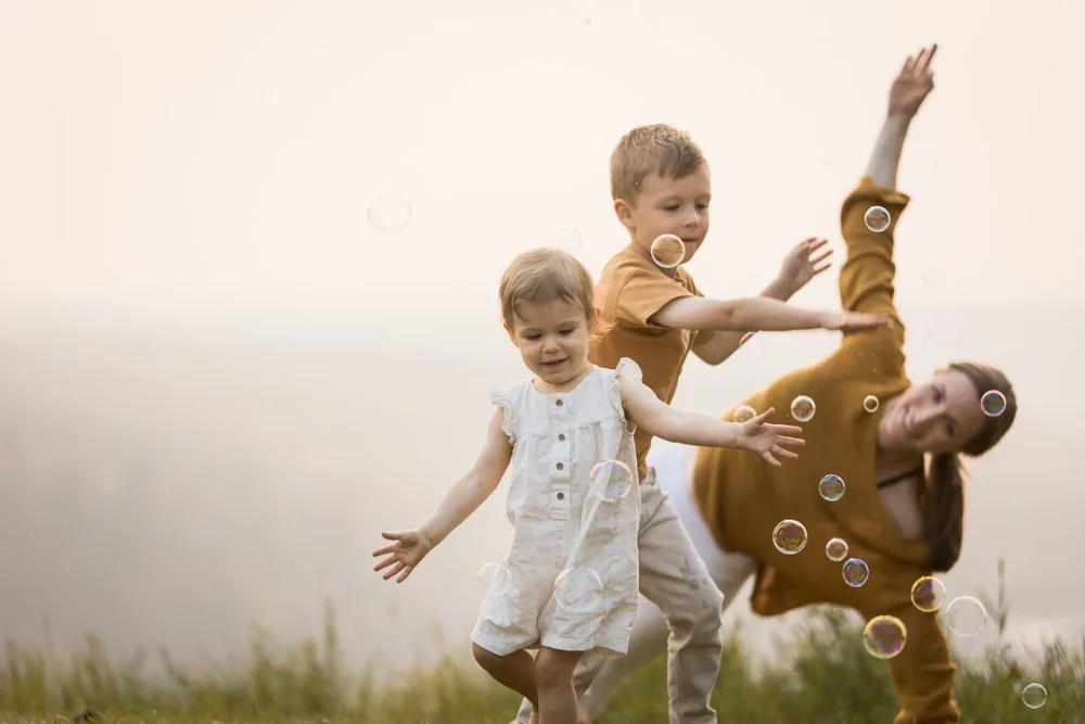 outdoor yoga family photo session by Paper Bunny Studios