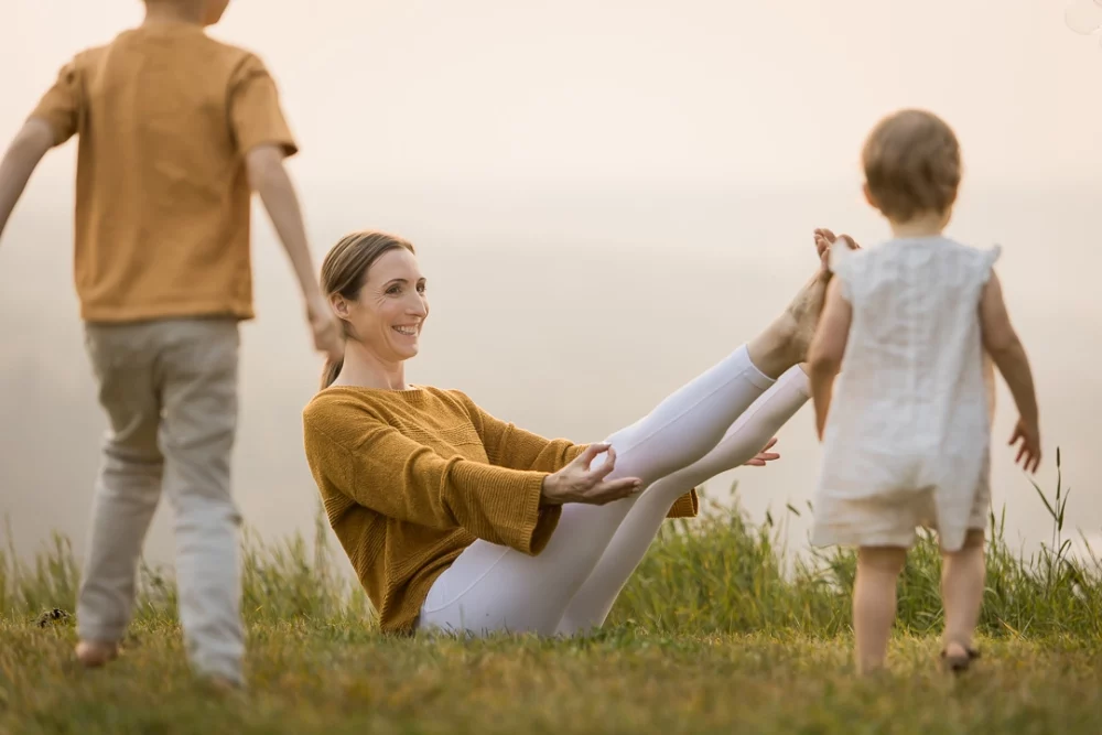 outdoor yoga family photo session by Paper Bunny Studios