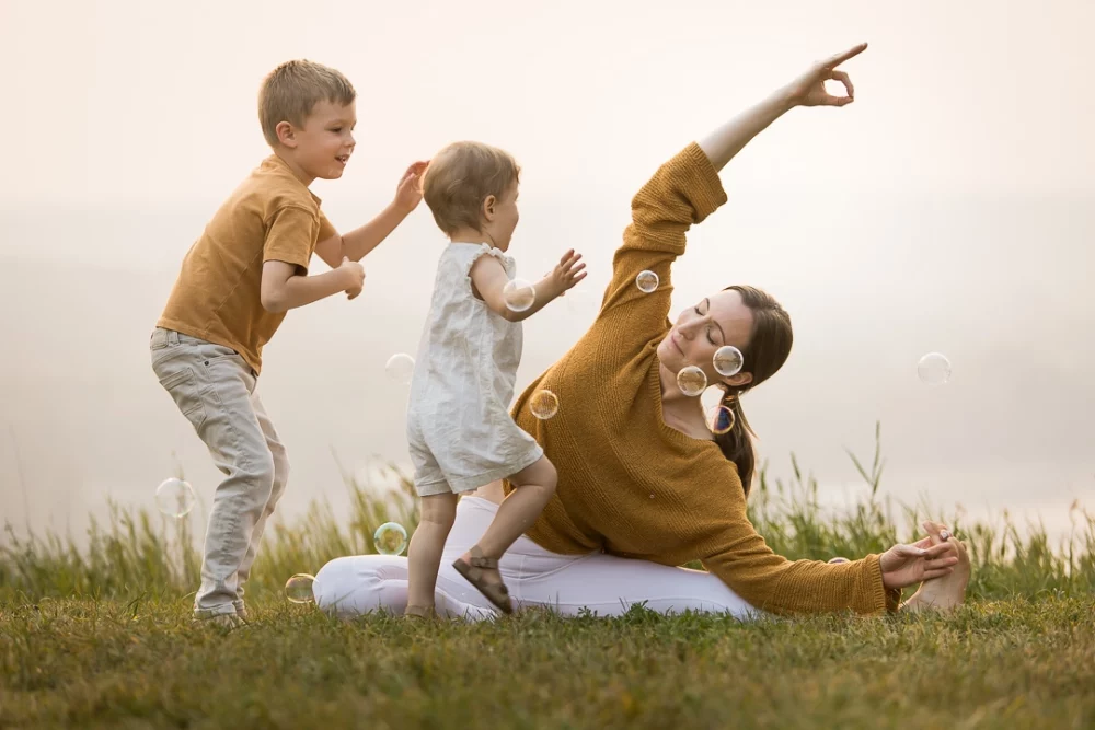 outdoor yoga family photo session by Paper Bunny Studios