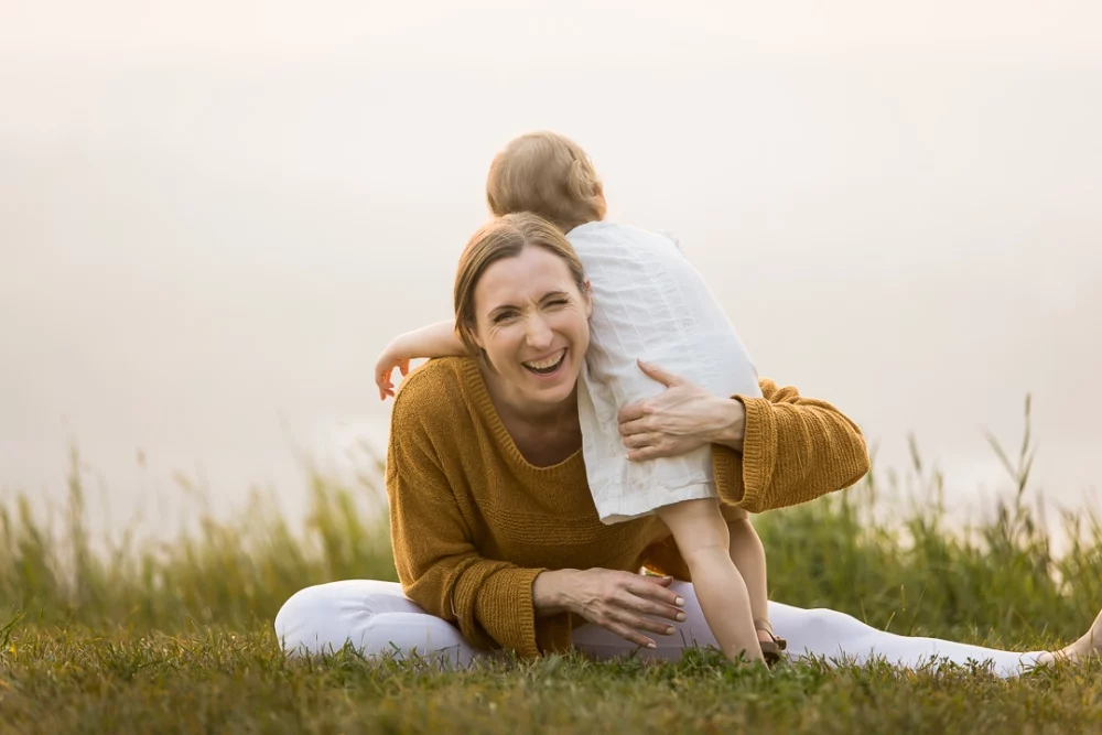 outdoor yoga family photo session by Paper Bunny Studios